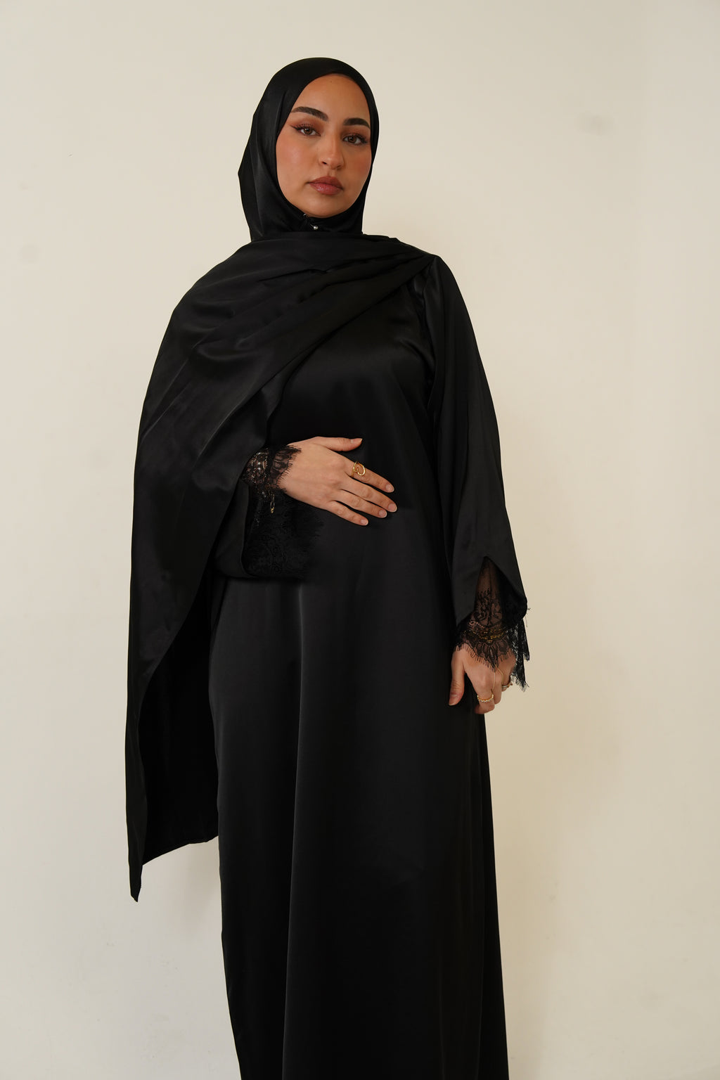 Robe satinée - Finition dentelle