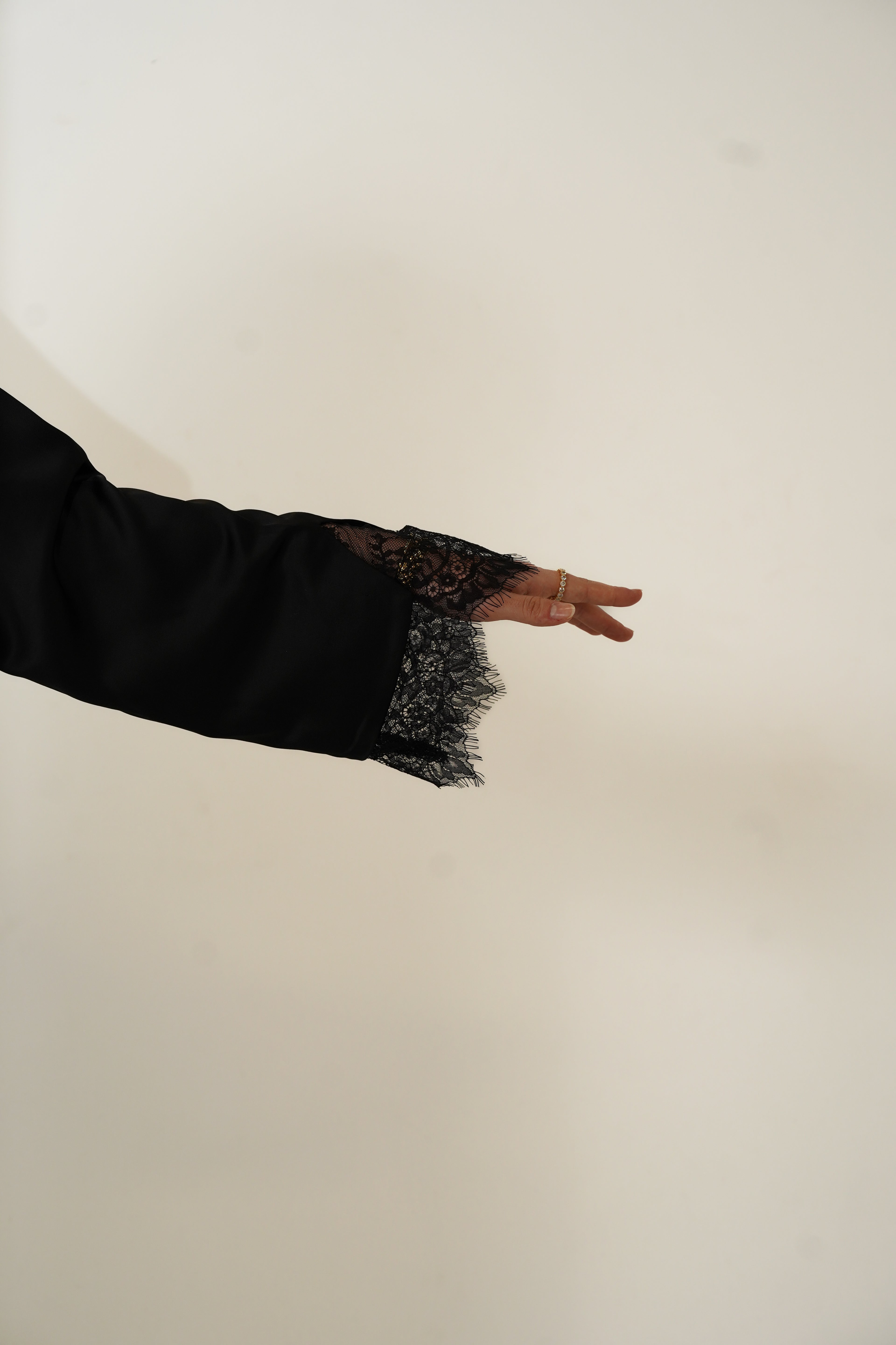 Robe satinée - Finition dentelle